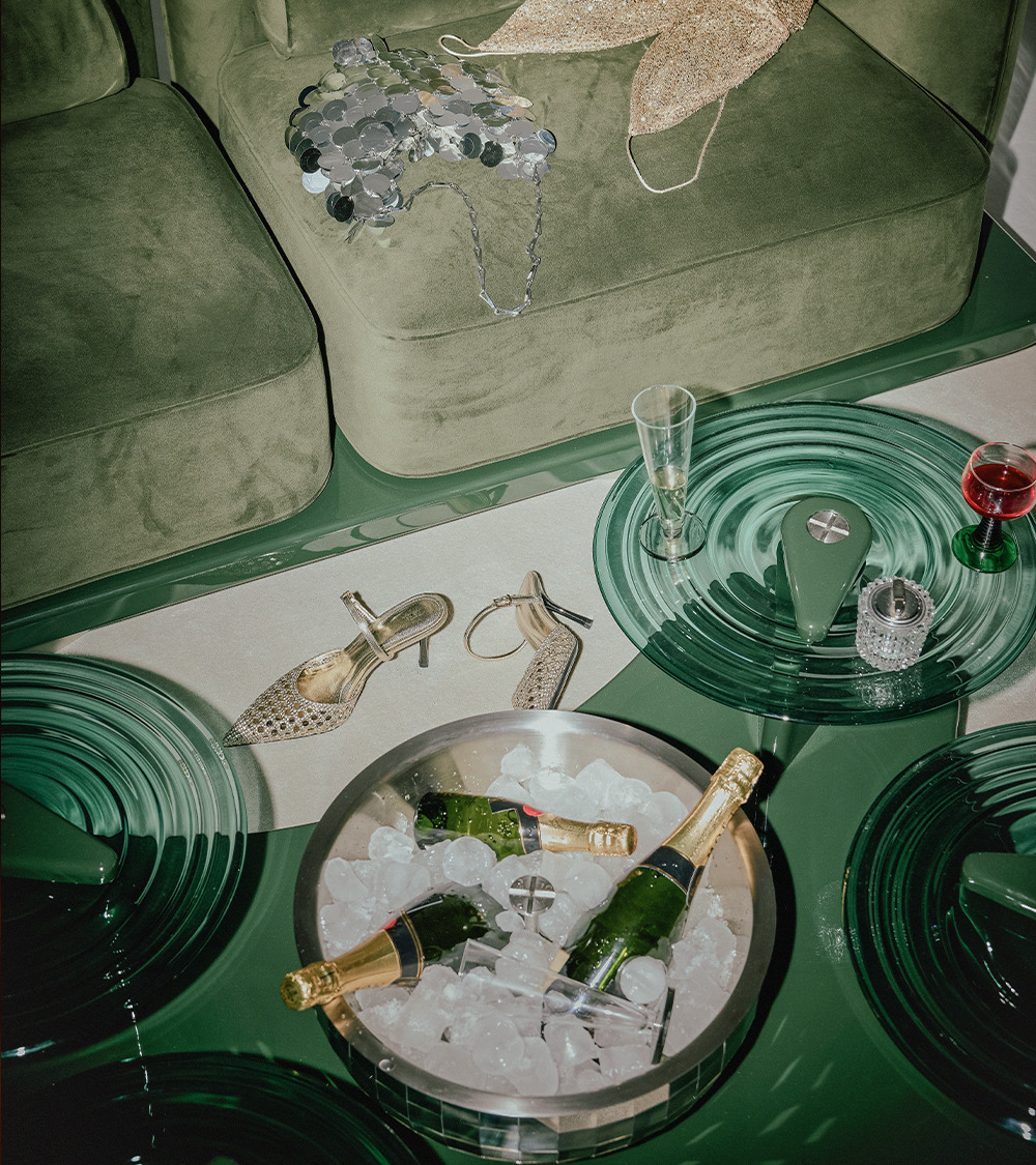 The Bubbly Coffee Table, champagne service
